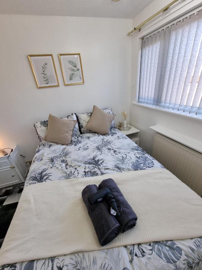 Centrally Located W/ Free Parking & Smart Tv Leeds  Luaran gambar