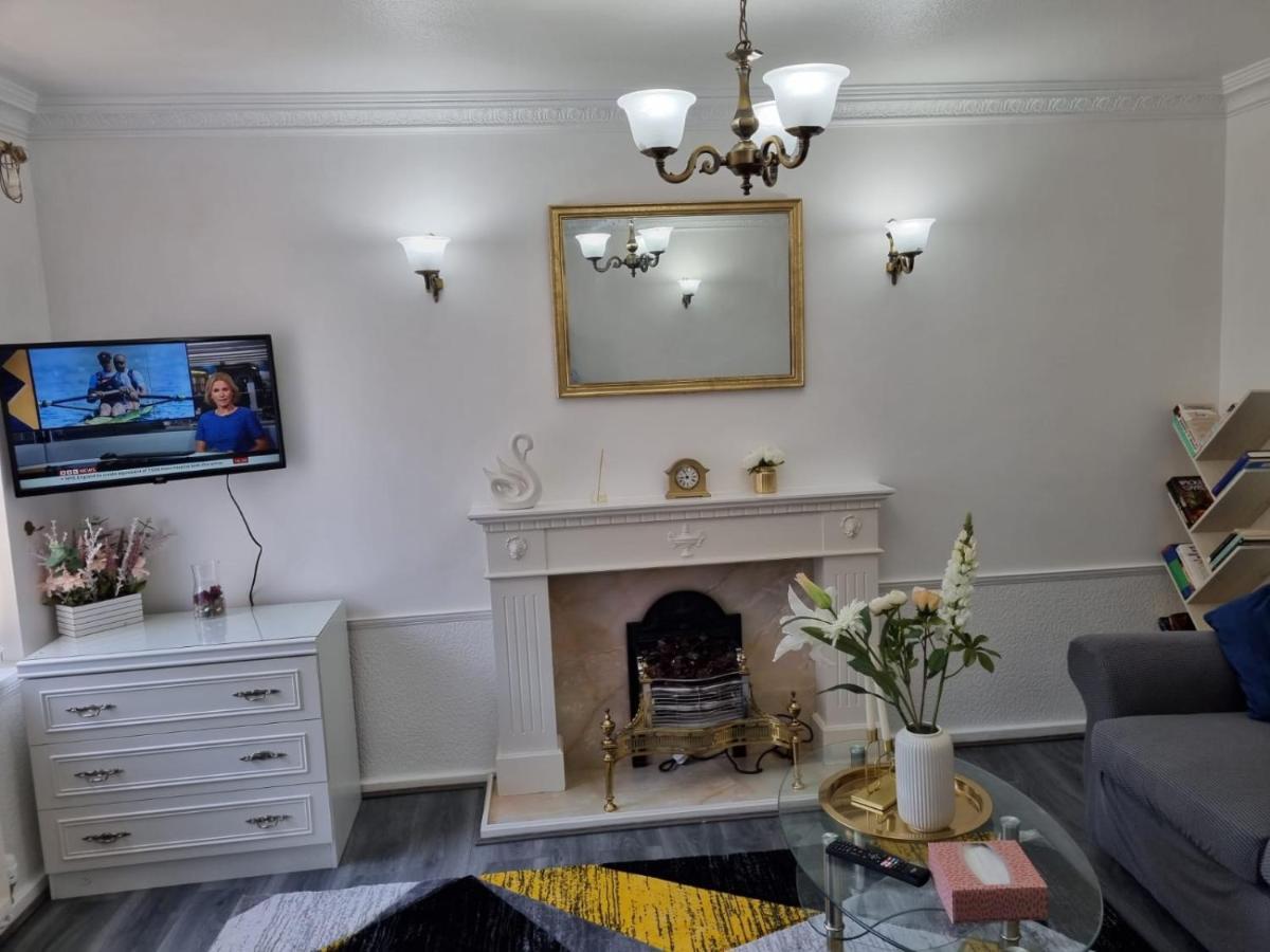 Centrally Located W/ Free Parking & Smart Tv Leeds  Luaran gambar