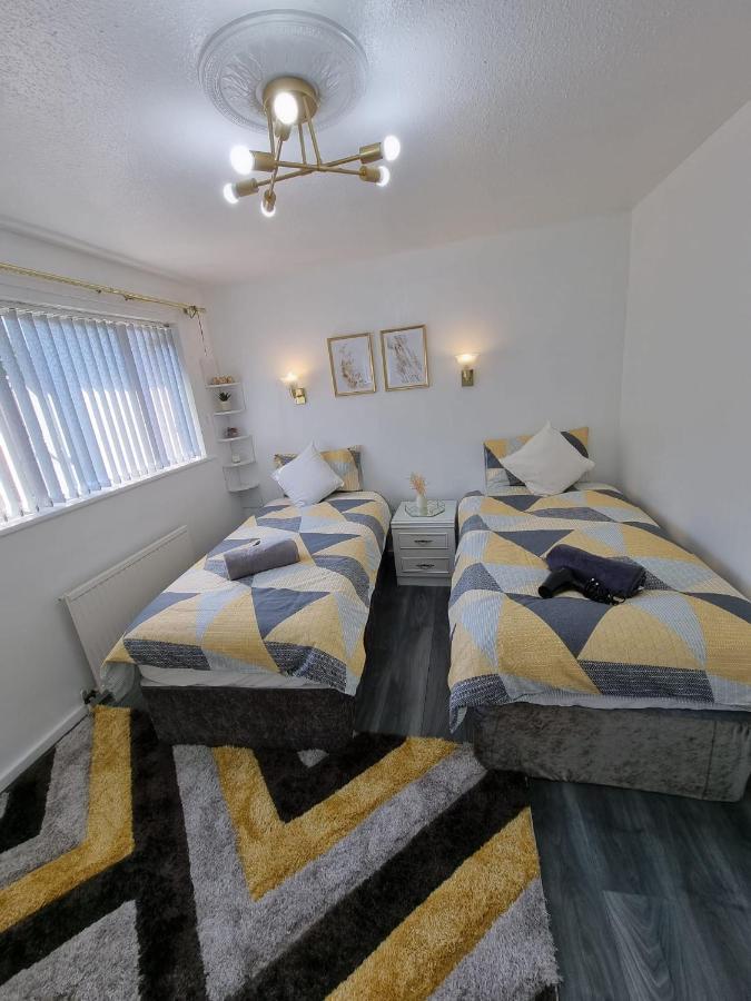 Centrally Located W/ Free Parking & Smart Tv Leeds  Luaran gambar